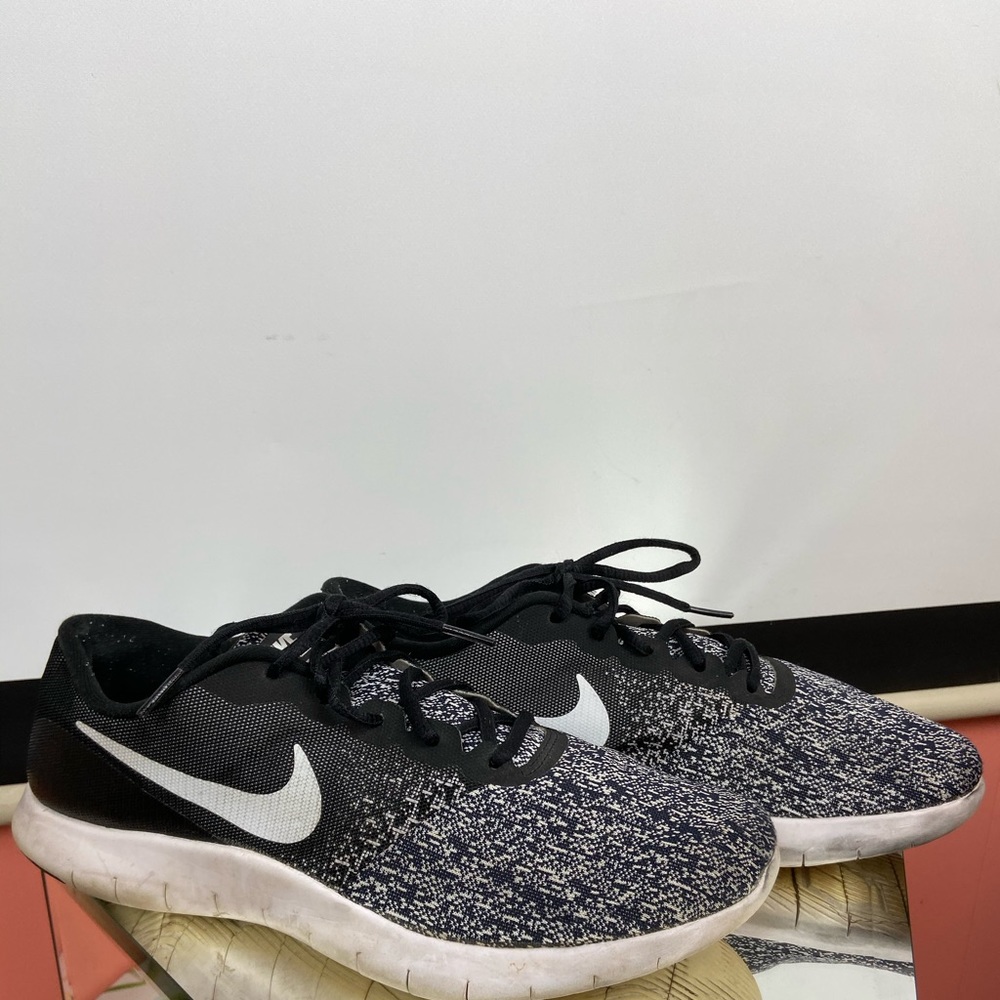Nike flex contact running sneakers sz 10